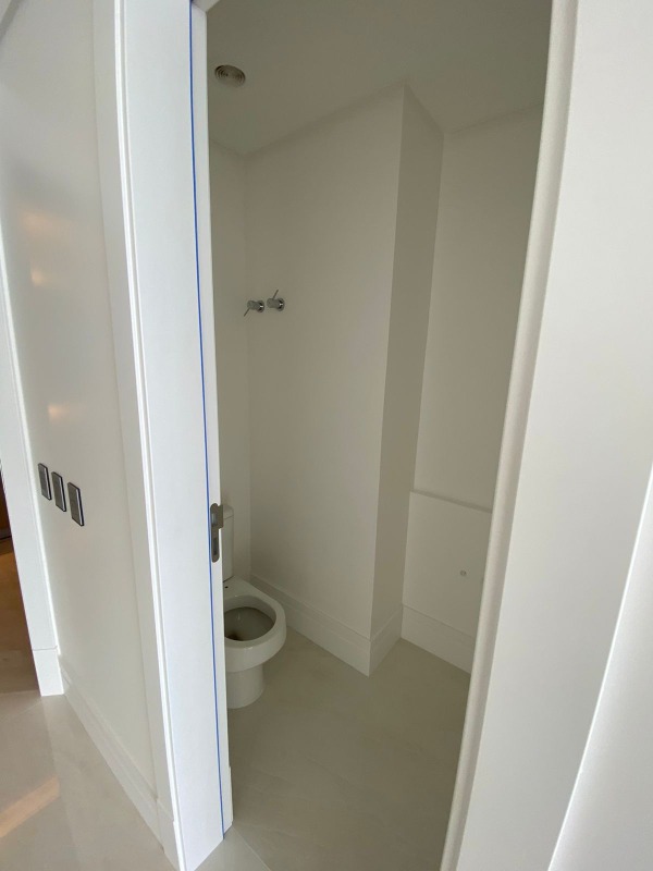 Apartamento com 230m², 4 dormitórios, 4 suítes, 3 vagas no bairro Centro em Balneário Camboriú