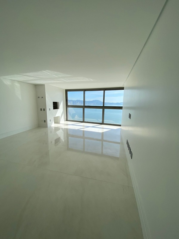 Apartamento com 230m², 4 dormitórios, 4 suítes, 3 vagas no bairro Centro em Balneário Camboriú