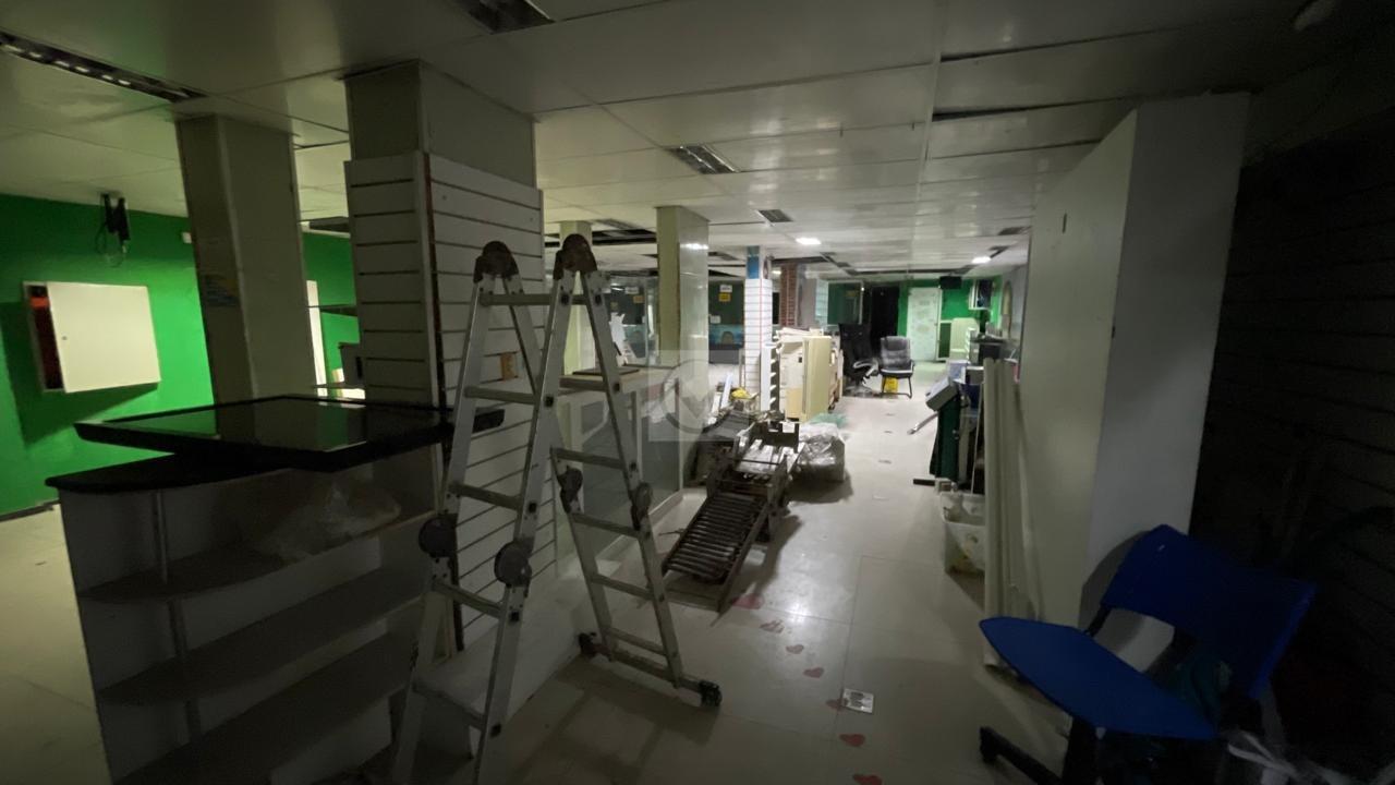 Prédio Comercial no Centro: Localização Privilegiada e Ampla Infraestrutura - Foto 3