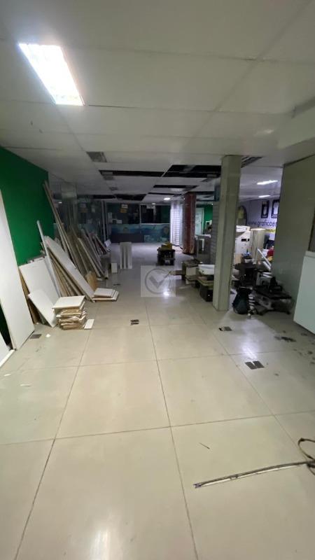 Prédio Comercial no Centro: Localização Privilegiada e Ampla Infraestrutura - Foto 6