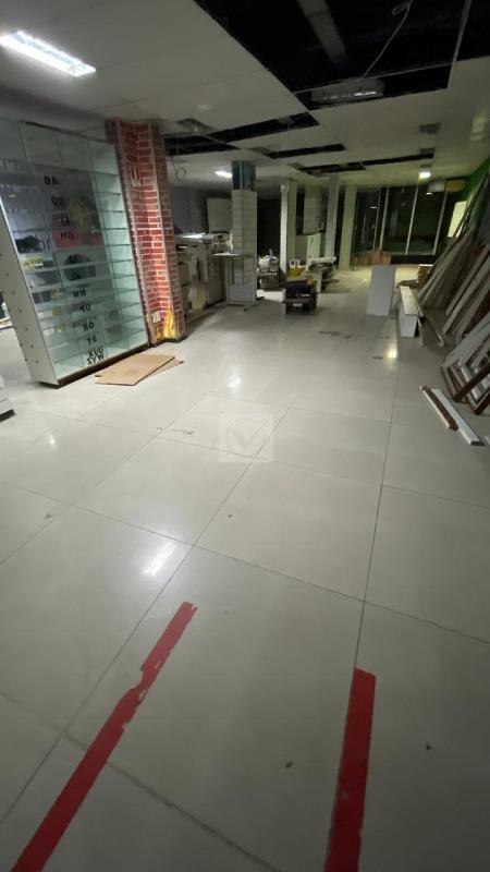 Prédio Comercial no Centro: Localização Privilegiada e Ampla Infraestrutura - Foto 7