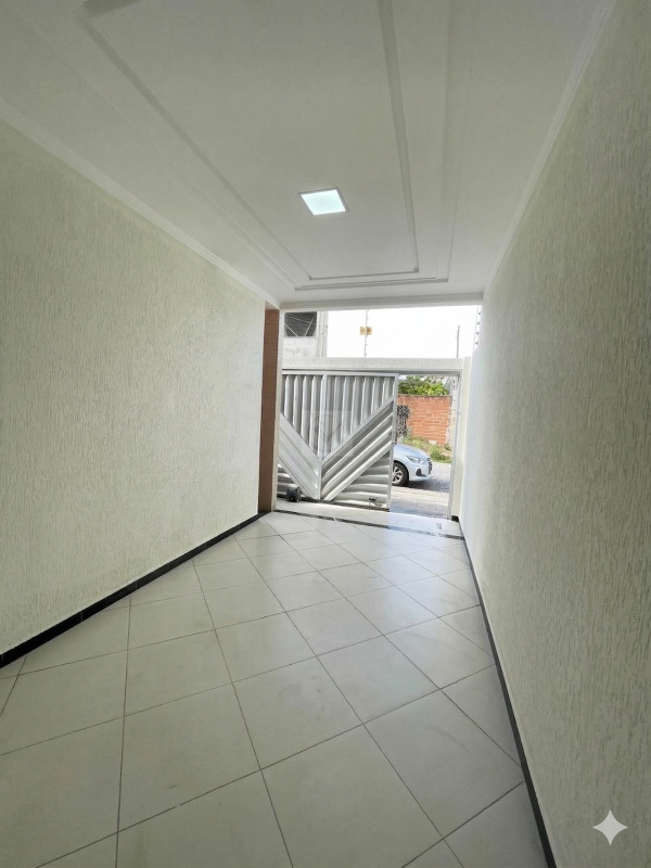 Tradição e Muito Espaço no Bairro Porto! Casa Ampla de 3 Quartos com Quintal - Foto 3