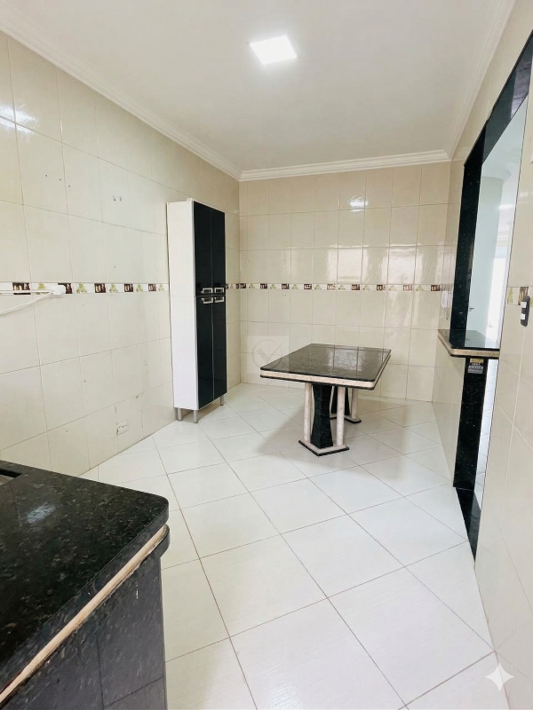 Tradição e Muito Espaço no Bairro Porto! Casa Ampla de 3 Quartos com Quintal