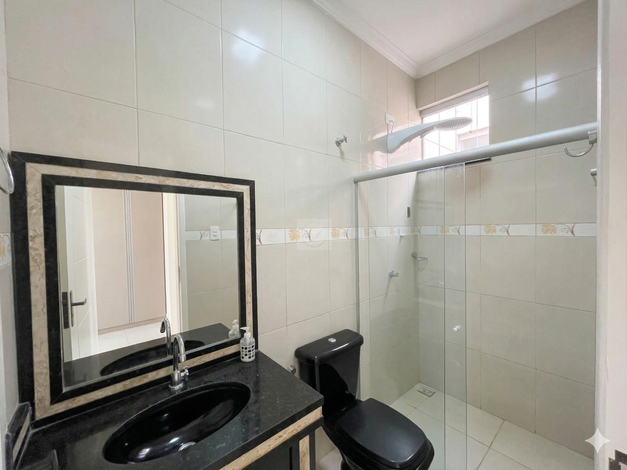 Tradição e Muito Espaço no Bairro Porto! Casa Ampla de 3 Quartos com Quintal - Foto 7