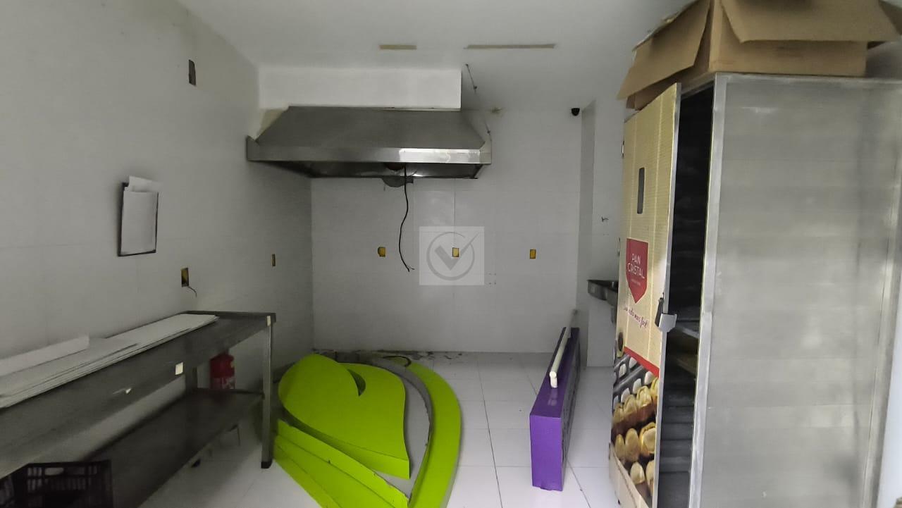 Oportunidade Única: Amplo Ponto Comercial na Farolândia com 548m² e Infraestrutura Completa - Foto 17