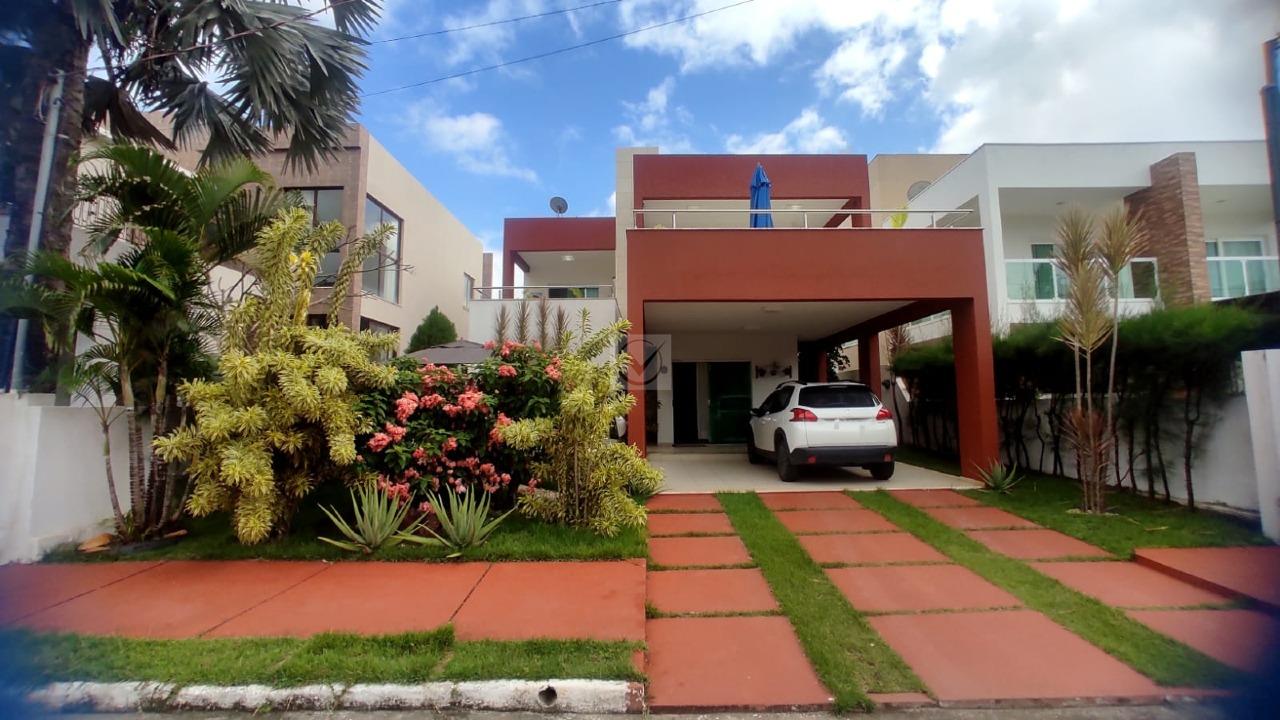Excelente Casa Duplex, em condomínio fechado, no bairro Aruana.