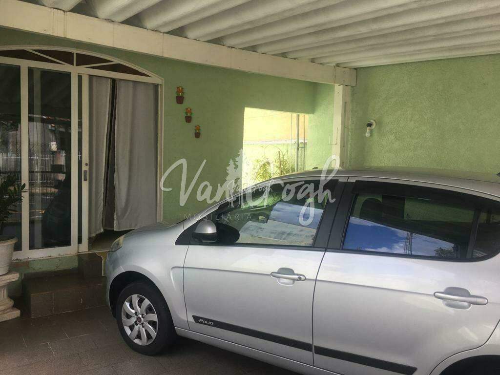 Casa com 3 quartos à venda, 137m² — foto 2 de 21