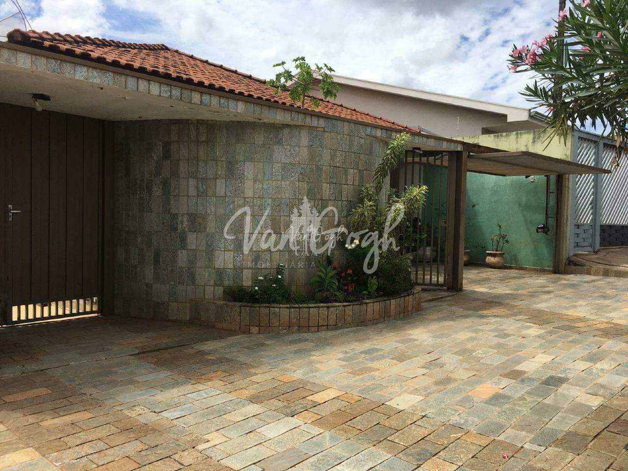 Casa com 3 quartos à venda, 208m² — foto 2 de 22