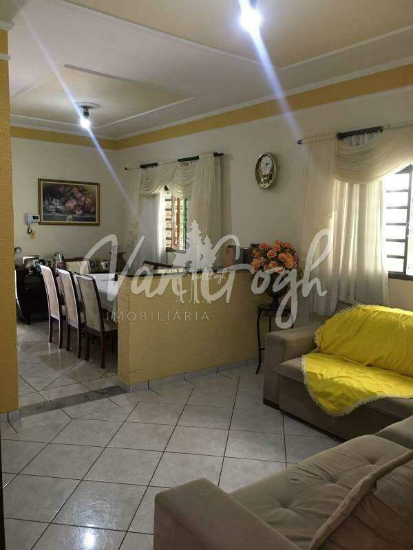 Casa com 3 quartos à venda, 208m² — foto 3 de 22
