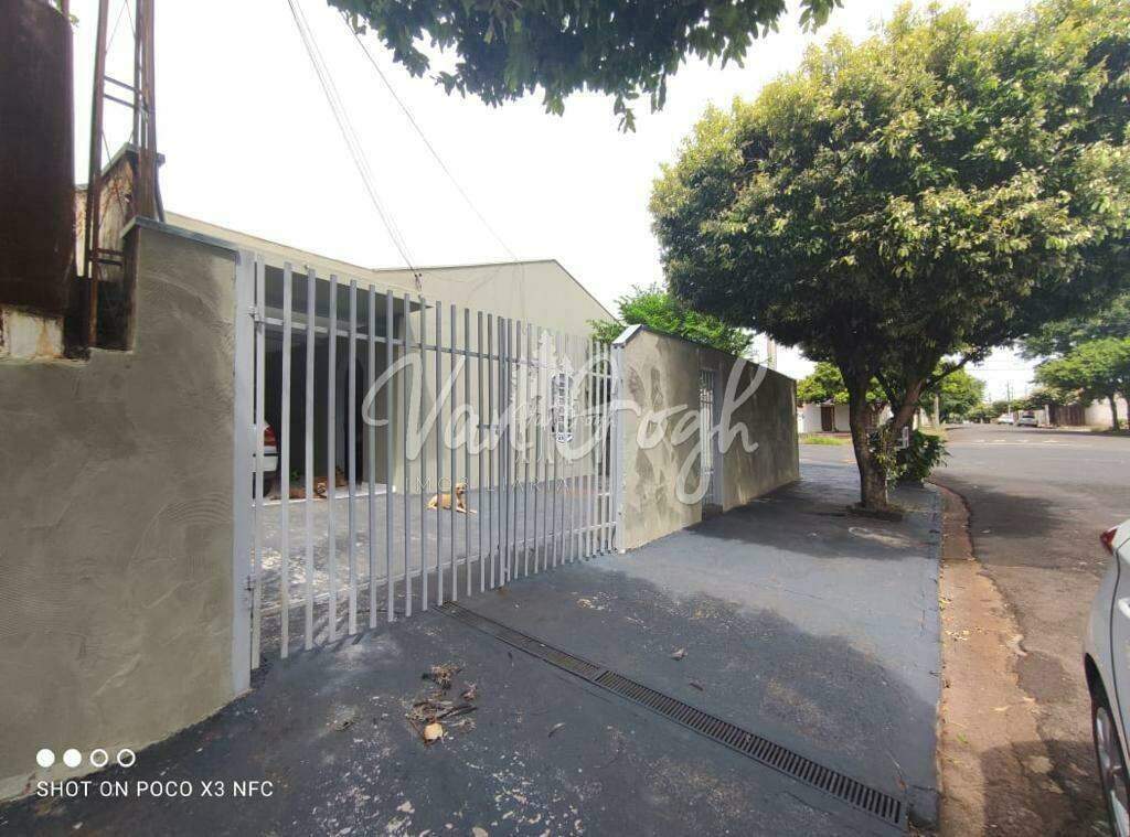 Casa com 3 quartos à venda, 200m² — foto 1 de 23