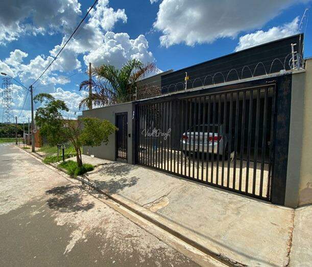 Casa com 3 quartos à venda, 140m² — foto 1 de 18