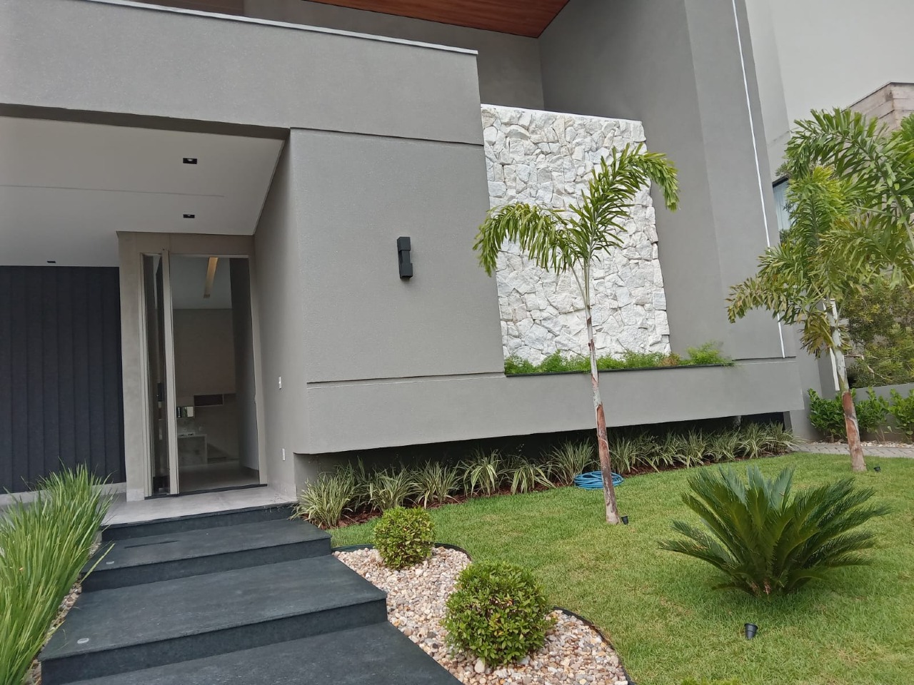 Casa de Condomínio com 4 quartos à venda, 280m² — foto 1 de 16