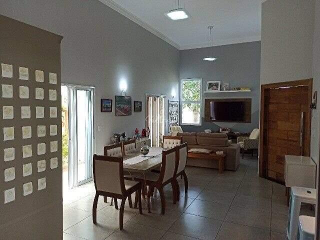 Casa de Condomínio com 4 quartos para aluguel, 275m² — foto 2 de 21