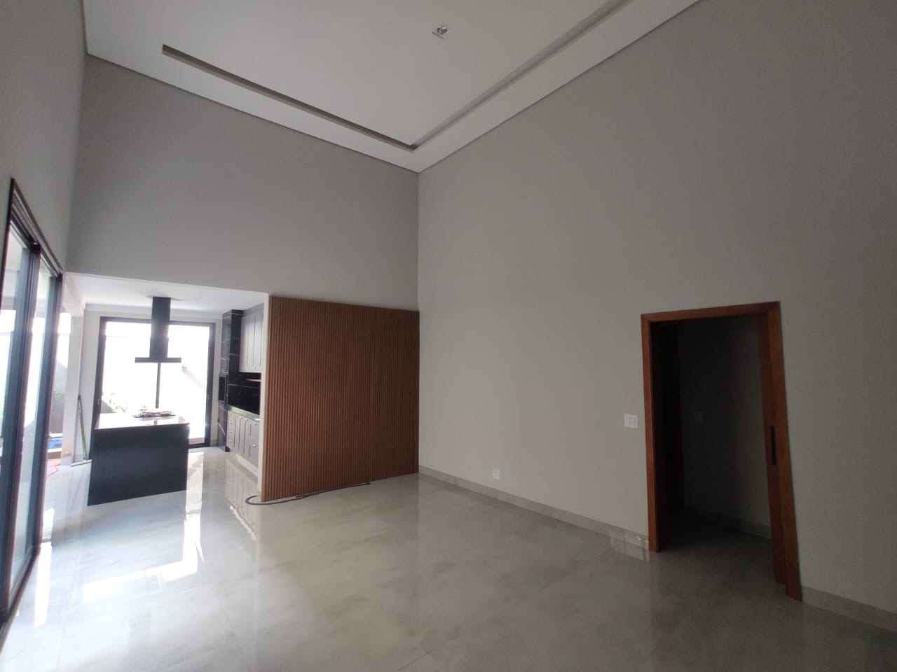 Casa de Condomínio com 3 quartos para aluguel, 160m² — foto 2 de 33