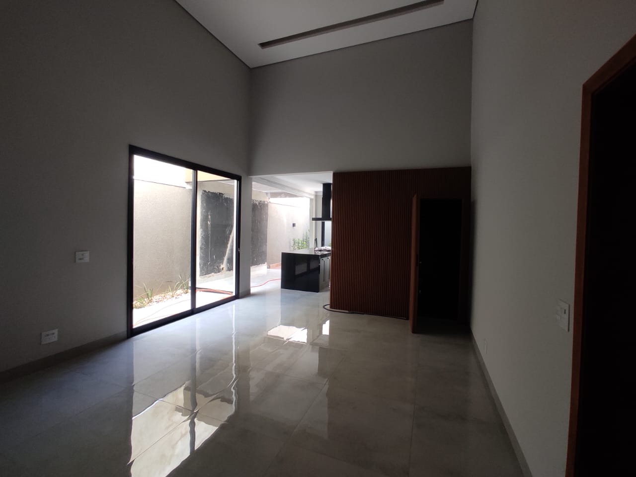 Casa de Condomínio com 3 quartos para aluguel, 160m² — foto 3 de 33