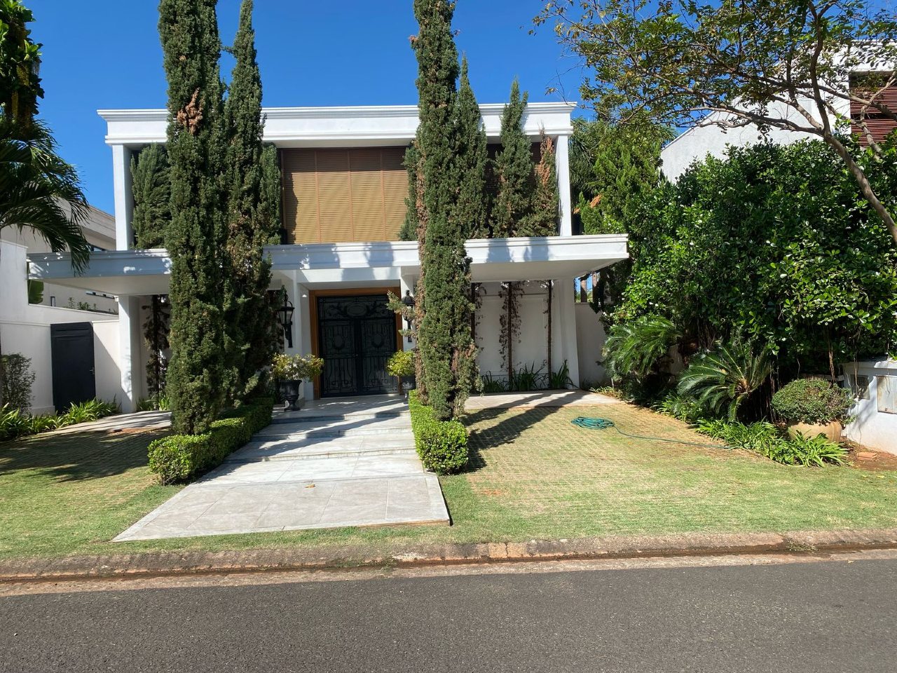 Casa de Condomínio  para aluguel, 380m² — foto 1 de 30