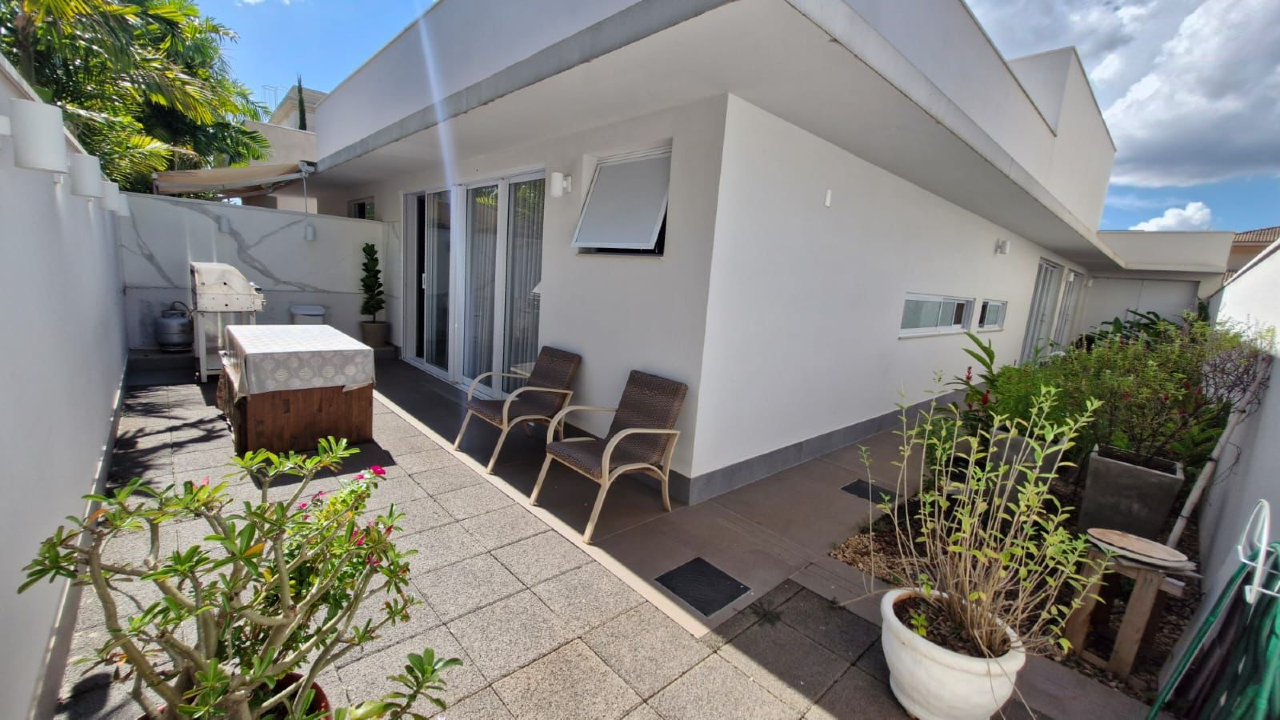 Casa de Condomínio com 3 quartos à venda, 255m² — foto 2 de 22
