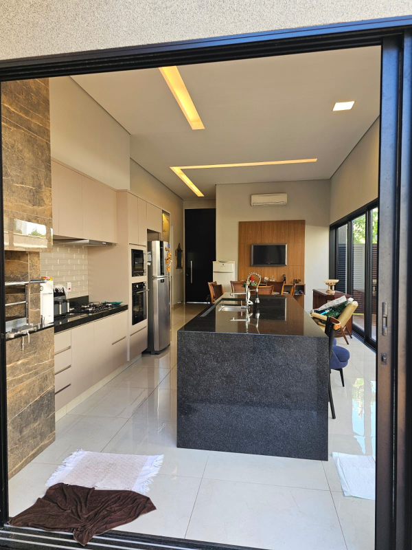 Casa de Condomínio com 3 quartos à venda, 208m² — foto 13 de 26