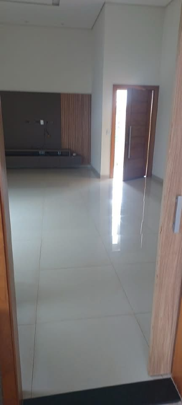 Casa de Condomínio com 3 quartos para aluguel, 216m² — foto 2 de 16