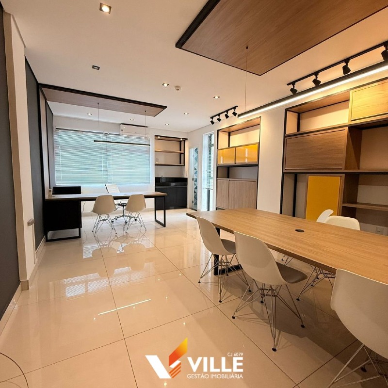Sala à venda no Centro: 