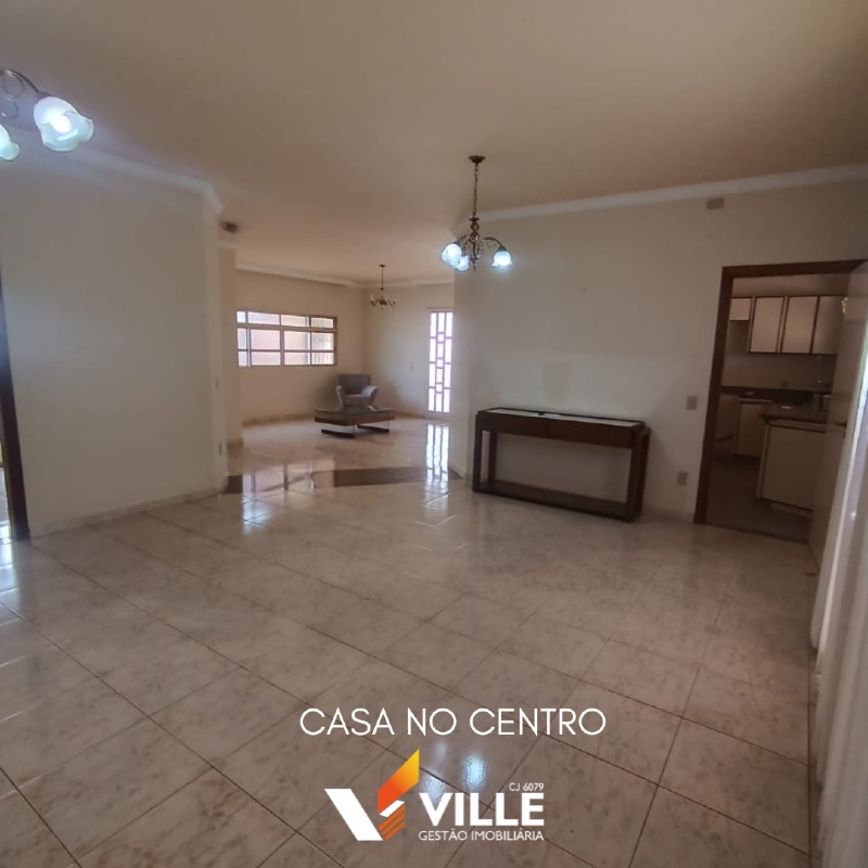 Casa à venda no Centro: 