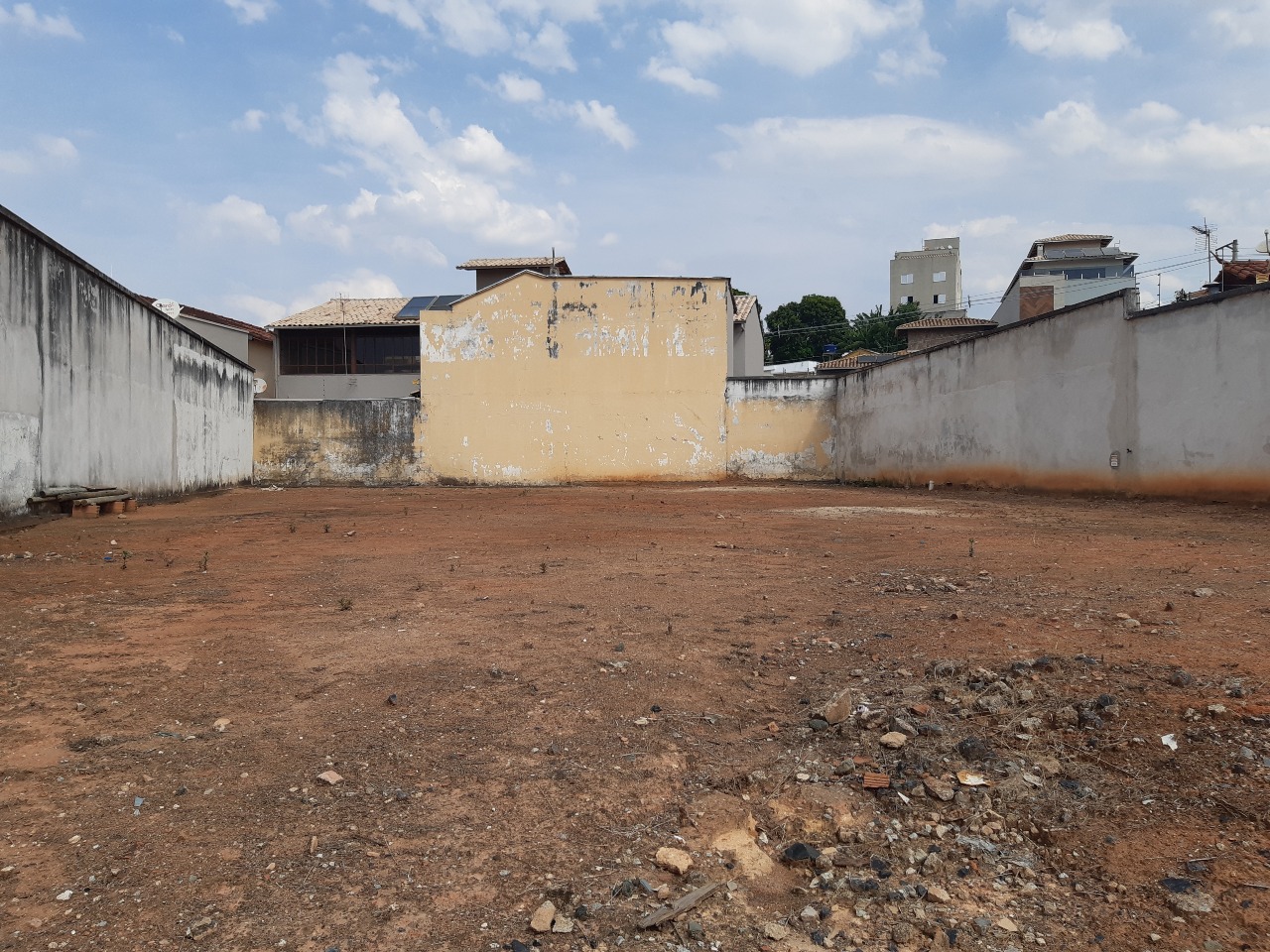 LOTE para aluguel no CERQUEIRA LIMA: 