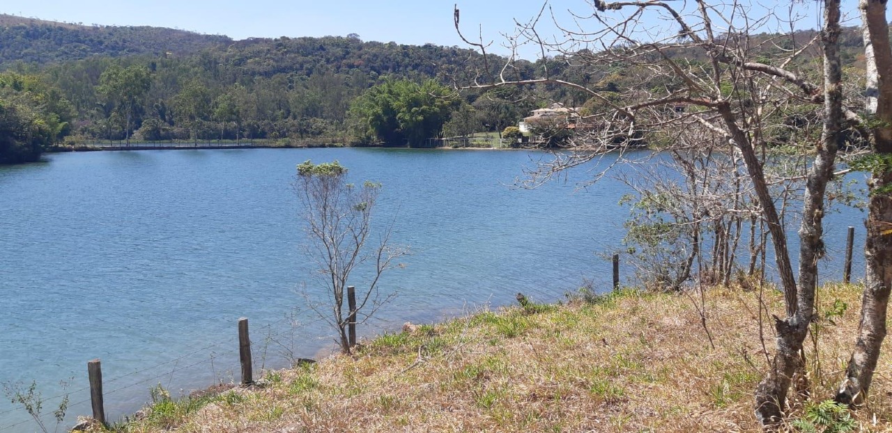 LOTE à venda no COND. VALE DAS FLORES: 