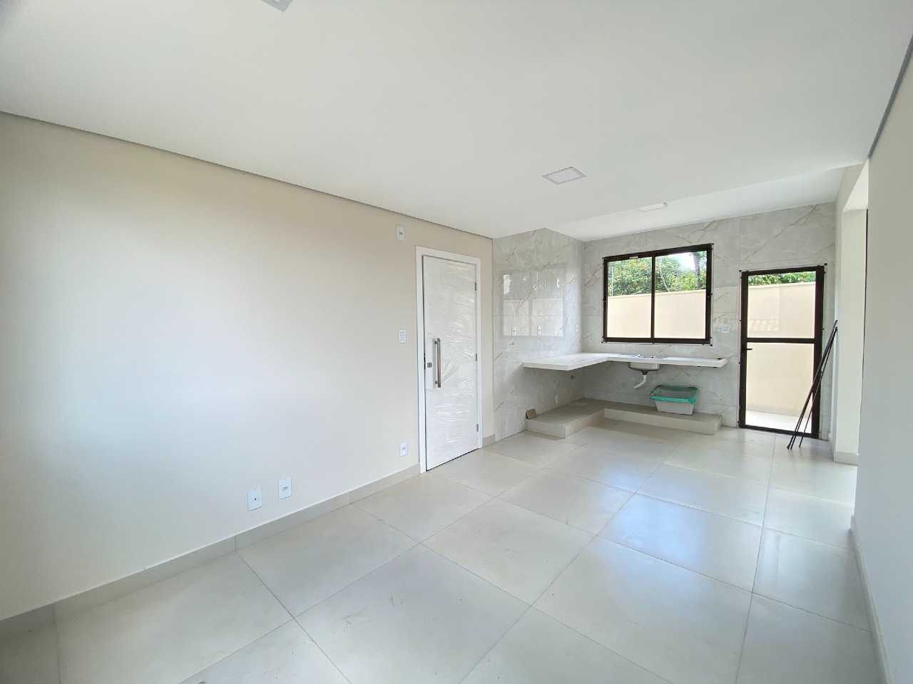 APARTAMENTO COM AREA à venda no LOURDES: 