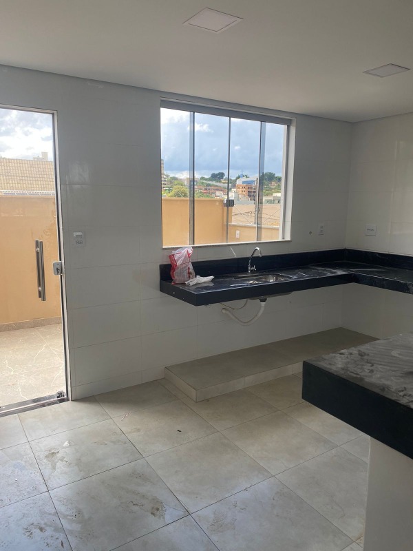 APARTAMENTO COM AREA à venda no TROPICAL: 