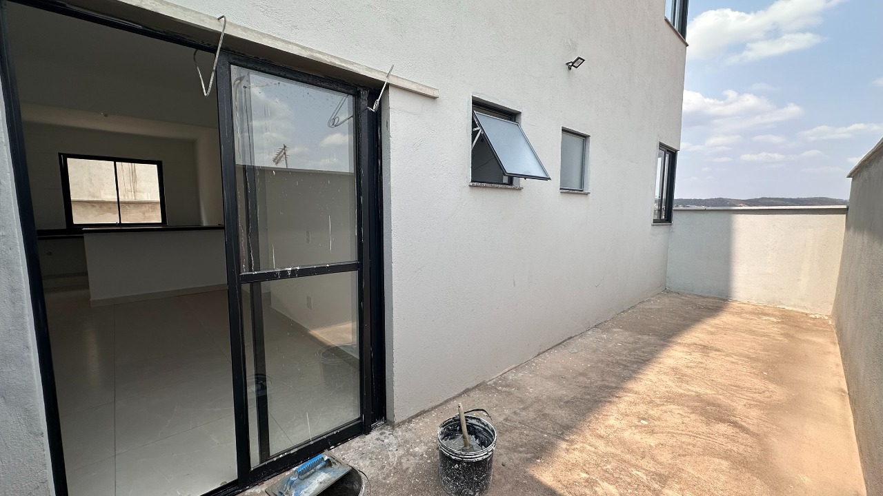 APARTAMENTO COM AREA à venda no Parque Jardim Santanense: 