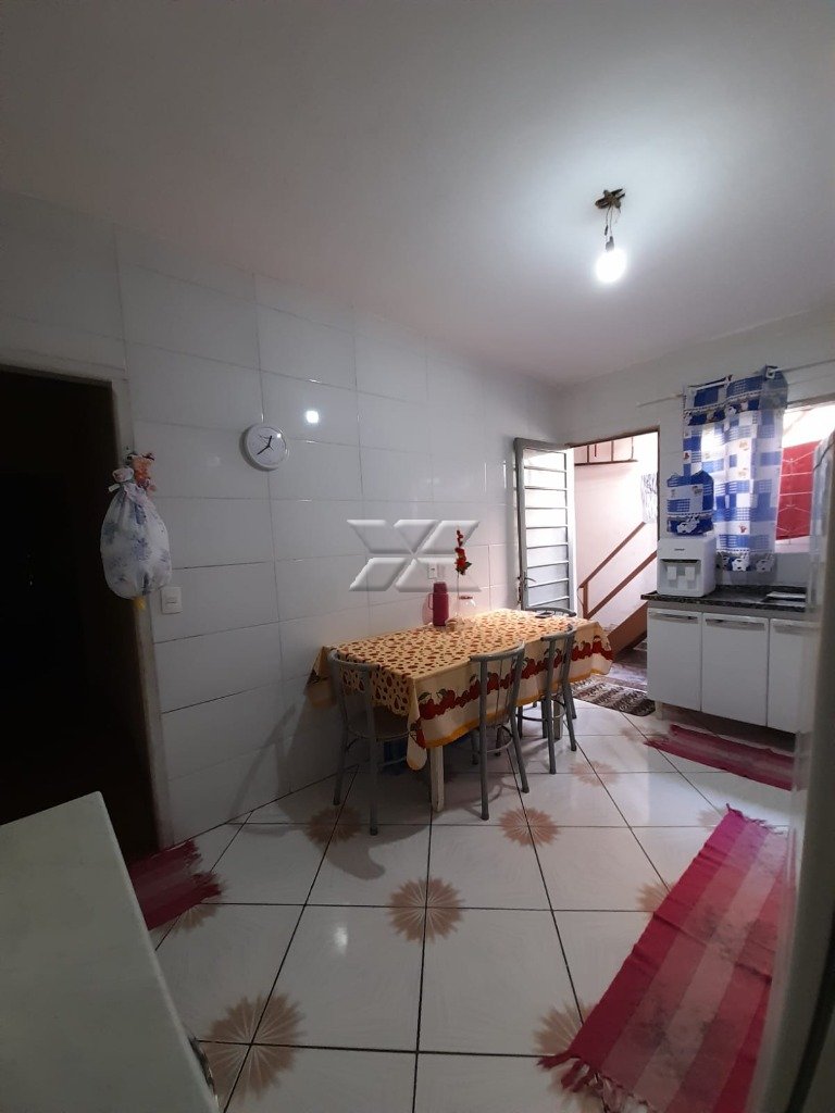 Casa à venda no Jardim Cherveson: Cozinha