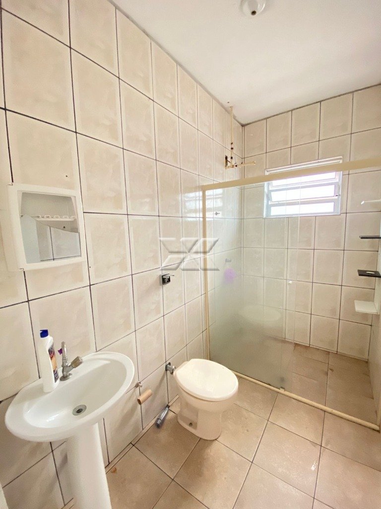 Casa à venda no Jardim Cherveson: Banheiro social