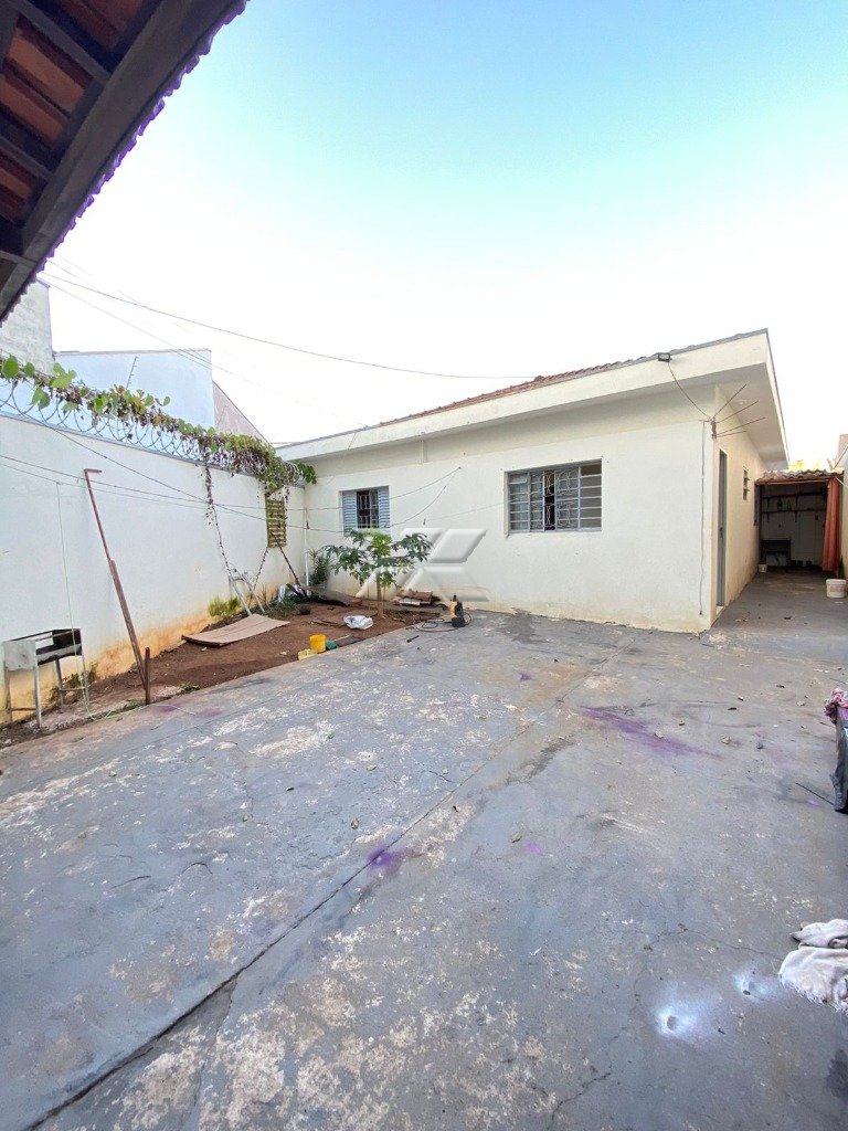 Casa à venda no Jardim Cherveson: Garagem