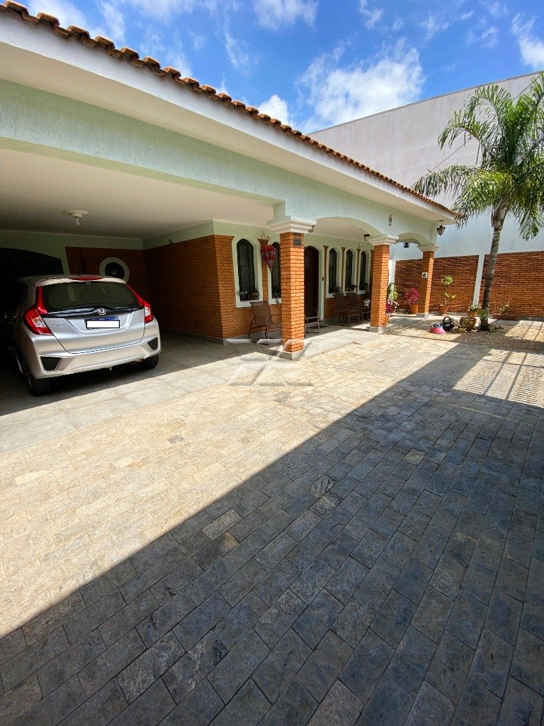 Casa à venda no Vila Santa Terezinha: Garagem/Entrada