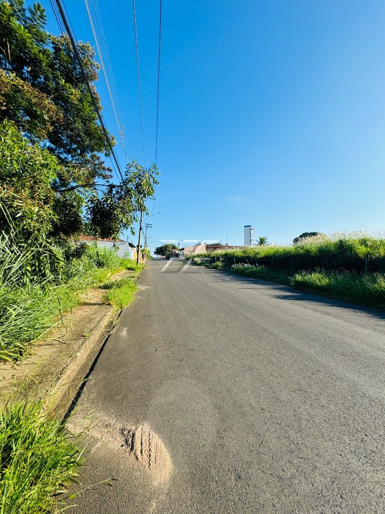 Terreno/Área à venda no Vila Anhanguera: Rua de frente