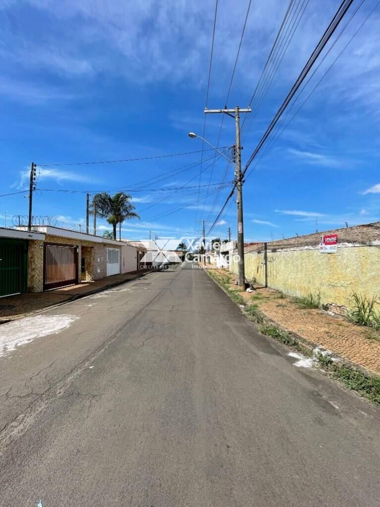 Terreno/Área à venda no Vila Indaiá: Mão para rua 10B