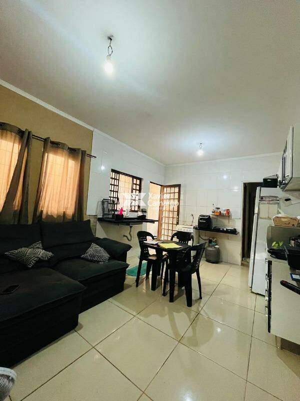 Casa à venda no Jardim Novo II: Sala de estar